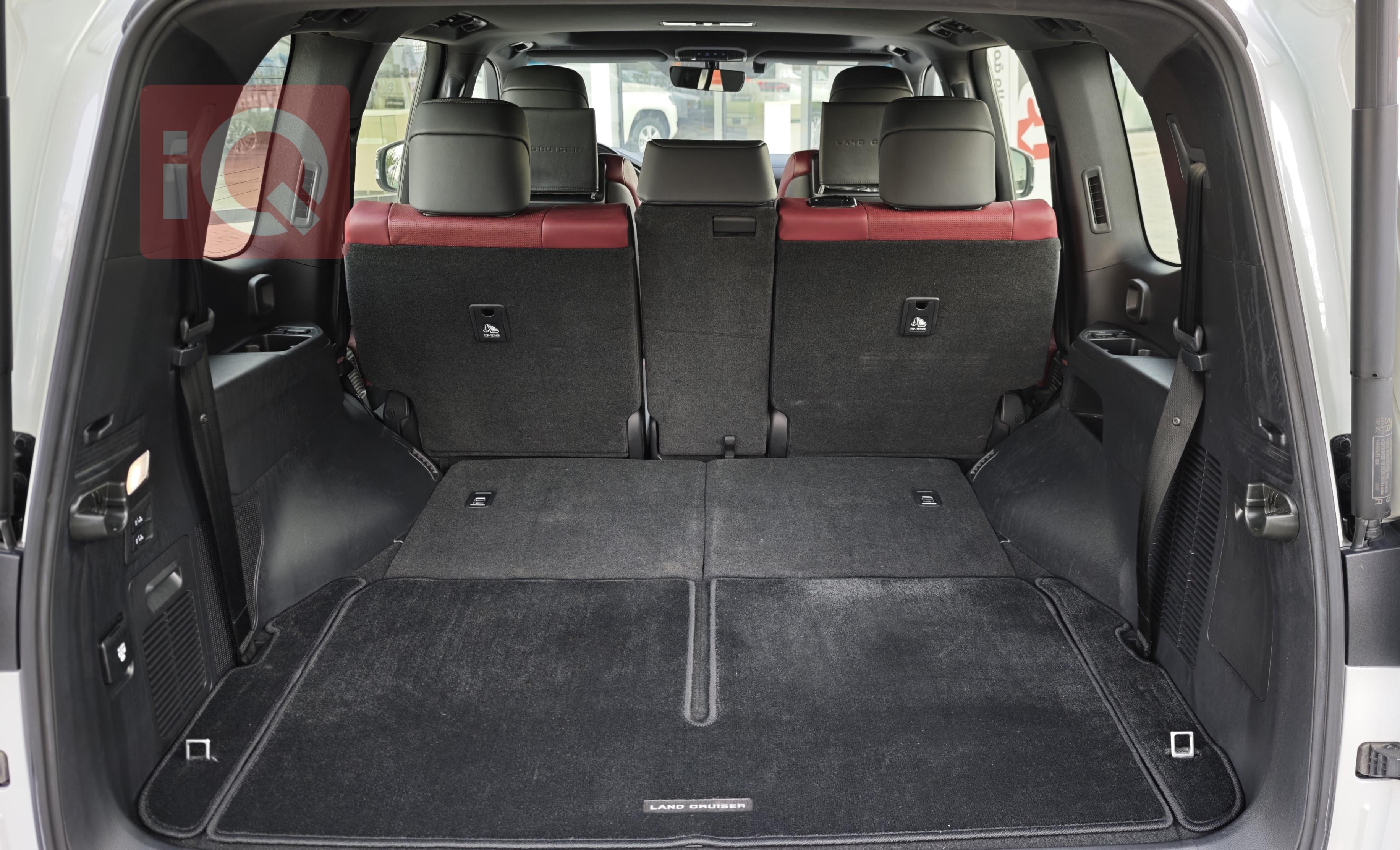 تۆیۆتا لاند کروزەر